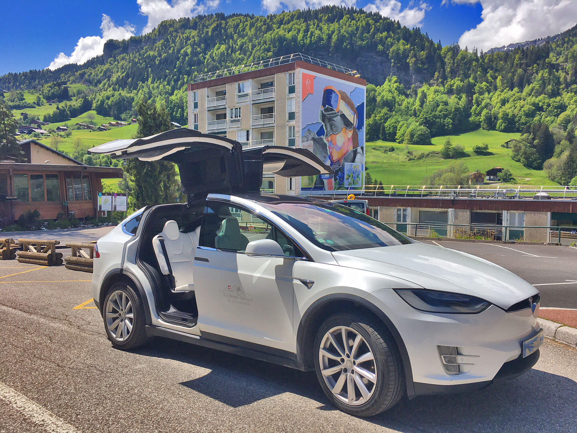 Taxi Tesla électrique en Savoie dans le val d'Arly